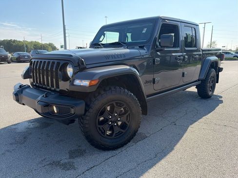 Used 2023 Jeep Gladiator Sport AWD/4WD image 3