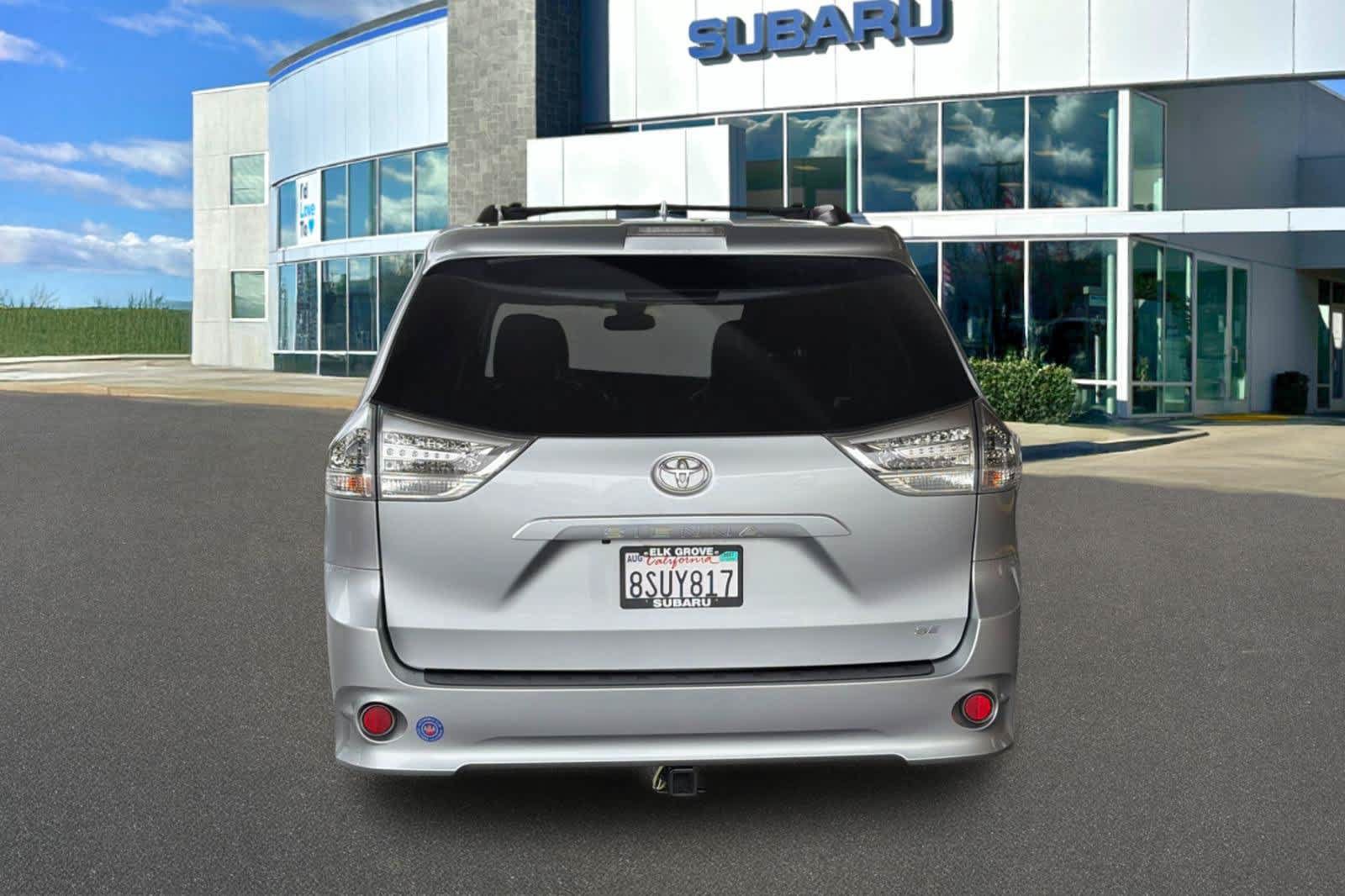 Used 2020 Toyota Sienna SE w/ Preferred Accessory Package FWD image 7