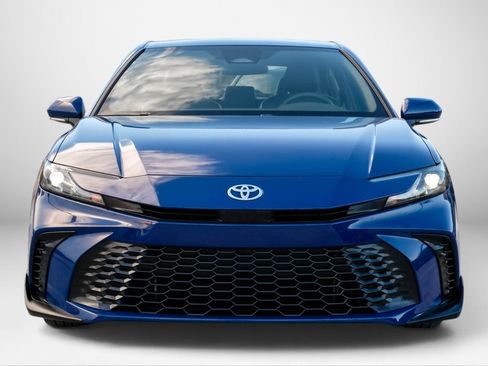 Used 2025 Toyota Camry SE FWD image 3