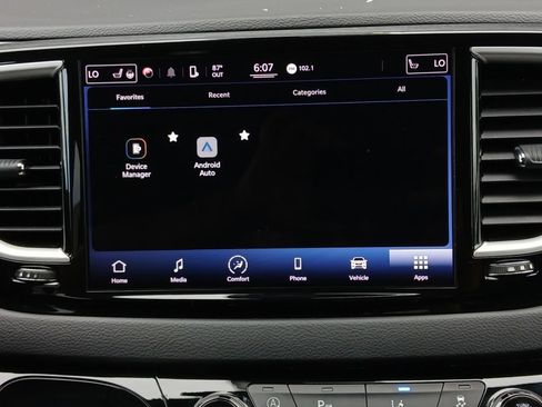 Used 2022 Chrysler Pacifica Touring-L FWD image 8