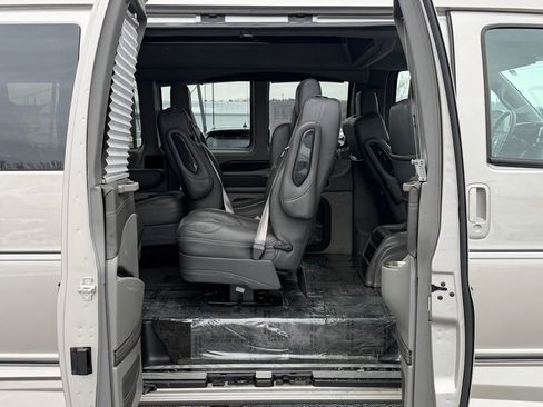 Used 2022 Chevrolet Express 2500 Extended w/ Enhanced Convenience Package image 6