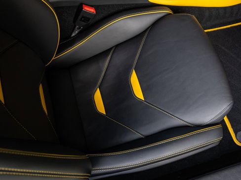 Used 2020 Lamborghini Huracan EVO image 36