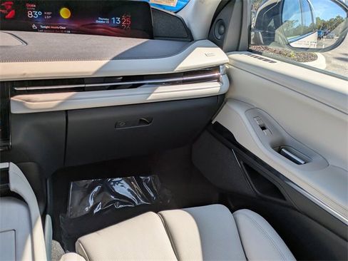 New 2025 Lincoln Navigator Reserve image 16