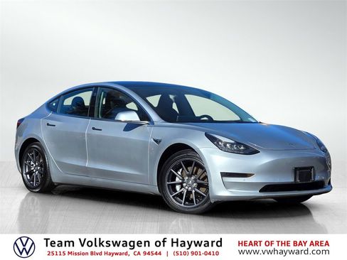 Used 2018 Tesla Model 3 Long Range image 1