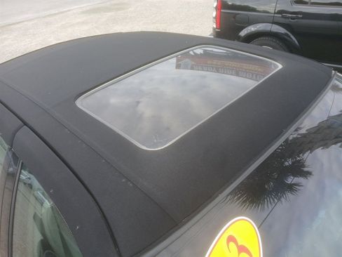 Used 2003 Lincoln Town Car Signature image 12