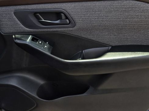 Used 2023 Nissan Rogue S FWD image 8