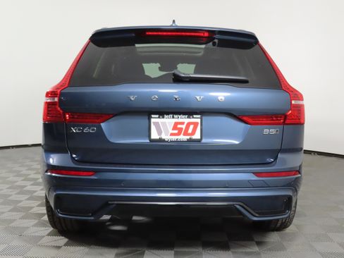 Used 2024 Volvo XC60 B5 Plus image 38