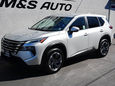 Used 2024 Nissan Rogue SV image 7