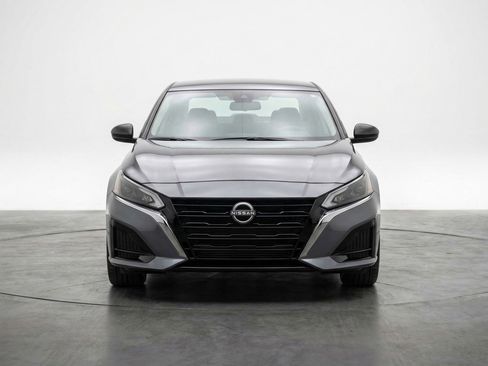 Used 2025 Nissan Altima 2.5 SV image 2