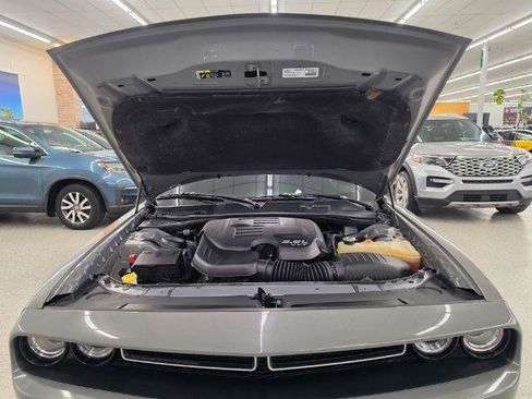 Used 2018 Dodge Challenger SXT RWD image 34