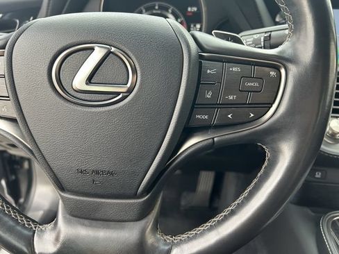 Used 2018 Lexus LS 500 w/ Accessory Package (Z2) RWD image 27