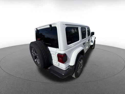 Used 2025 Jeep Wrangler Sahara AWD/4WD image 7