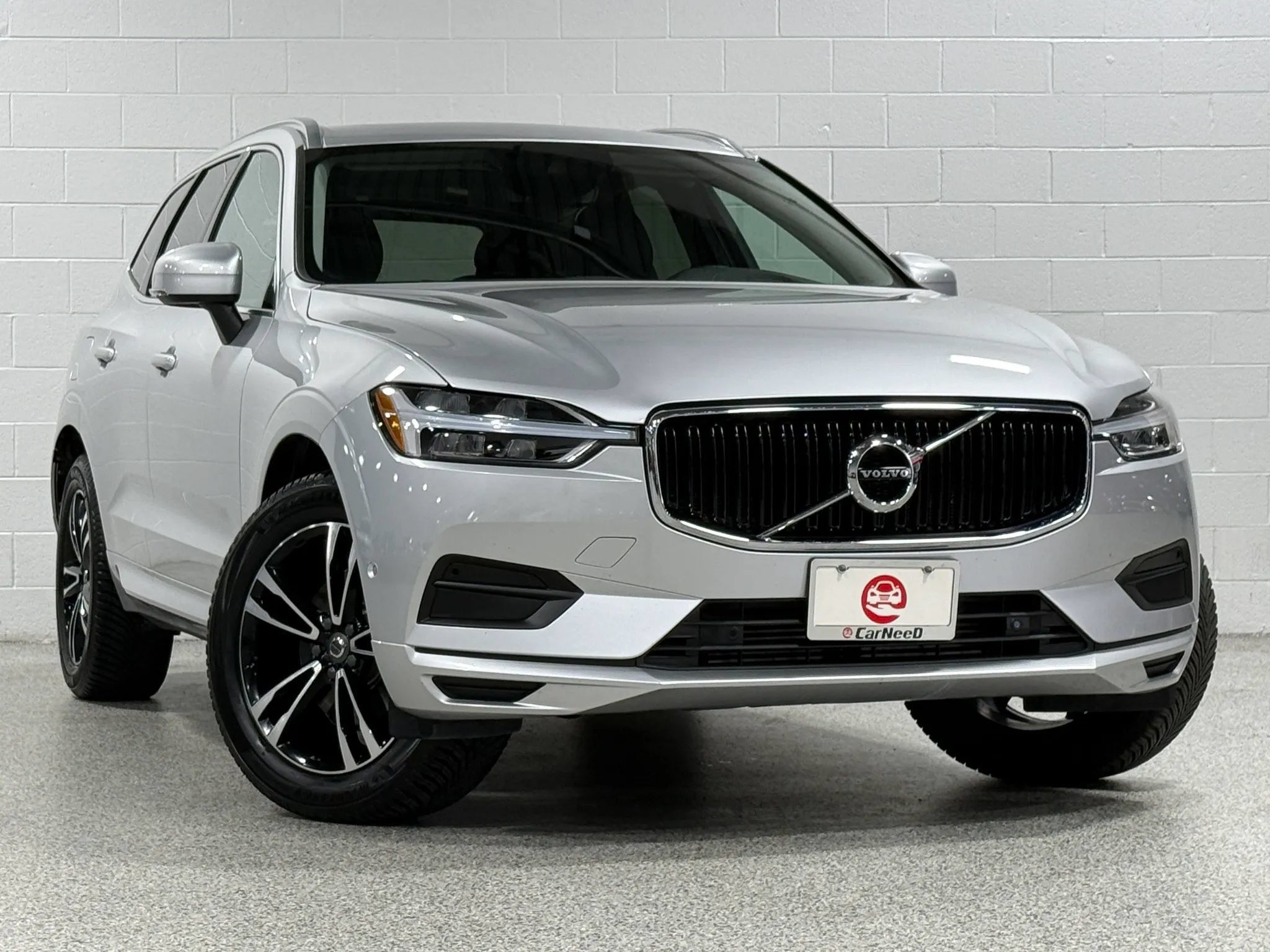 Used 2019 Volvo XC60 T5 Momentum w/ Multimedia Package AWD/4WD image 4