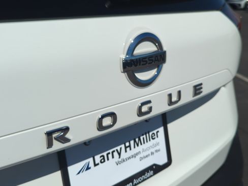 Used 2021 Nissan Rogue S image 22