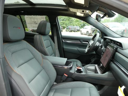 New 2026 GMC Terrain AT4 w/ Convenience Package III AWD/4WD image 10