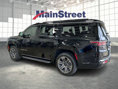 Used 2025 Jeep Wagoneer 4WD image 3