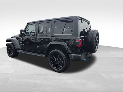 Used 2022 Jeep Wrangler Unlimited Sahara w/ Cold Weather Group image 8