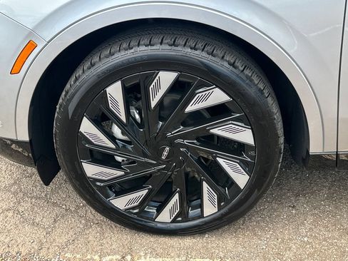 Used 2024 Lincoln Nautilus Reserve w/ Equipment Group 202A AWD/4WD image 12