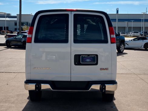 Used 2024 GMC Savana 2500 w/ Driver Convenience Package image 4