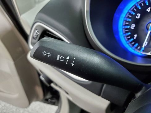 Used 2024 Chrysler Pacifica Touring-L image 31