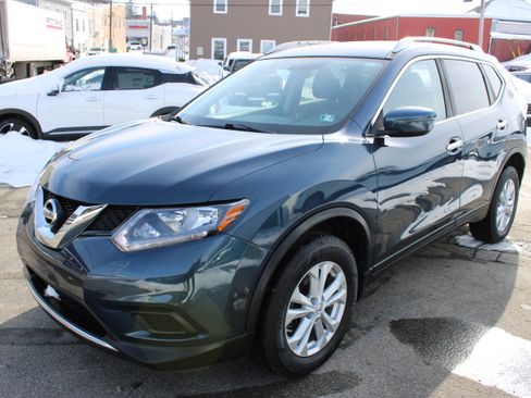 Used 2016 Nissan Rogue SV image 1
