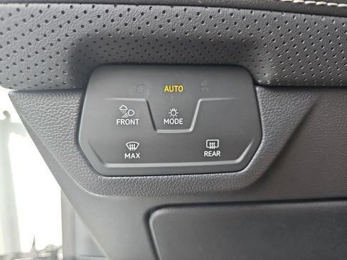 Used 2025 Volkswagen Atlas SE FWD image 24