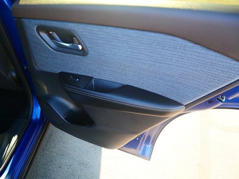 Used 2023 Nissan Rogue SV AWD/4WD image 25