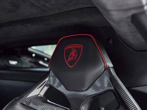Used 2020 Lamborghini Huracan EVO image 43