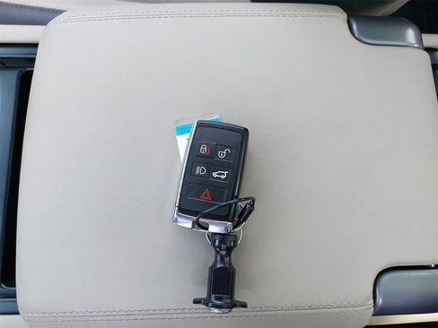 Used 2024 Land Rover Defender 90 X-Dynamic SE image 36