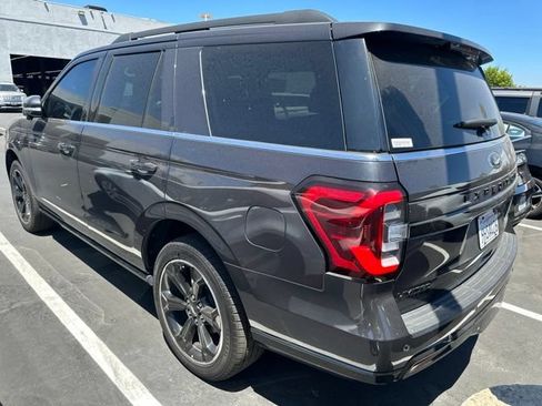 Used 2023 Ford Expedition Limited AWD/4WD image 2