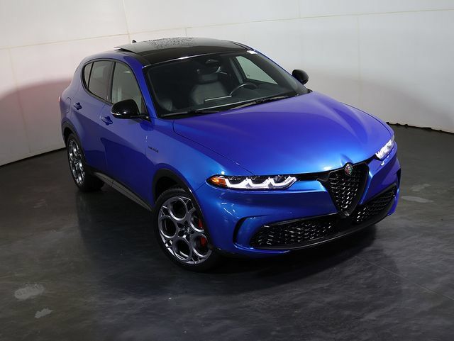 Used 2024 Alfa Romeo Tonale Veloce w/ Premium Interior Package AWD/4WD image 7