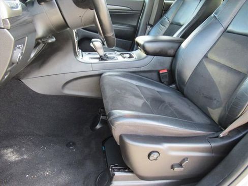 Used 2021 Jeep Grand Cherokee Laredo X image 15