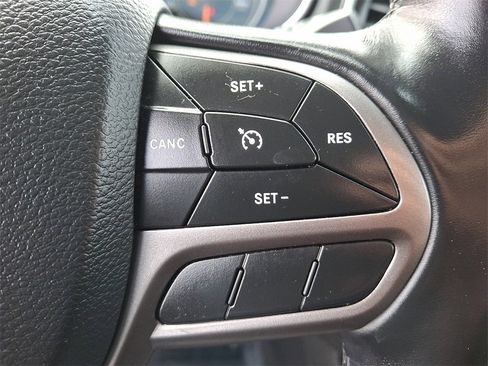 Used 2021 Jeep Cherokee Latitude Lux w/ Comfort/Convenience Group image 23