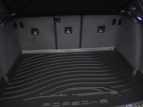 New 2026 Porsche Macan image 13