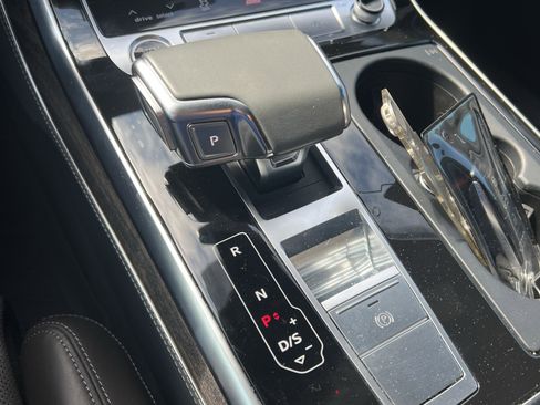 Used 2022 Audi Q8 Prestige AWD/4WD image 26