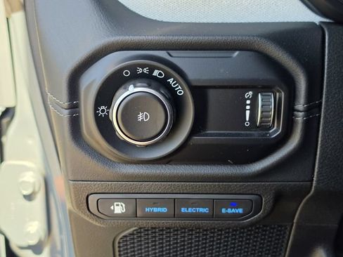 Used 2024 Jeep Wrangler Unlimited Sahara AWD/4WD image 33