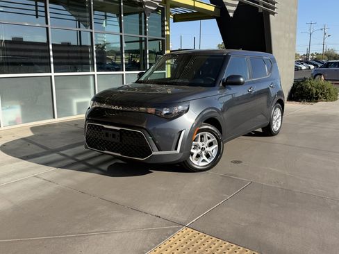 Used 2024 Kia Soul LX w/ Option Group 015 FWD image 2