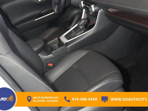 Used 2021 Toyota RAV4 Limited image 8