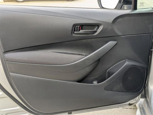 Used 2025 Toyota Corolla LE image 11