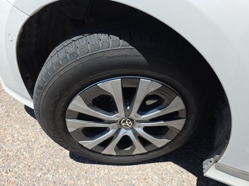 Used 2019 Toyota Prius XLE AWD/4WD image 10