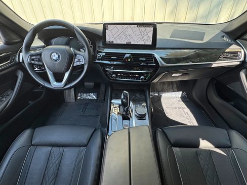 Used 2022 BMW 530e w/ Premium Package RWD image 13