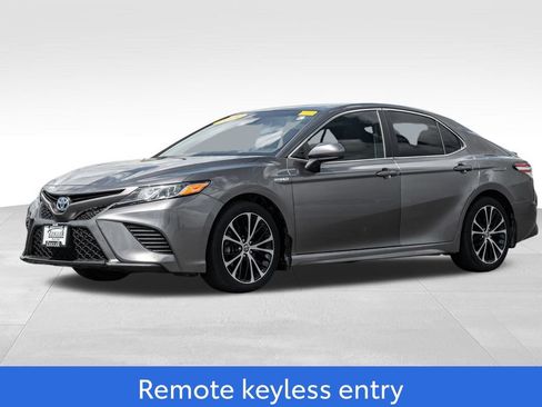 Used 2020 Toyota Camry SE FWD image 3