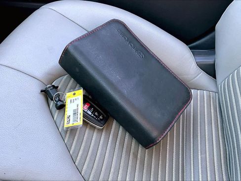 Certified 2019 Toyota Camry SE image 14