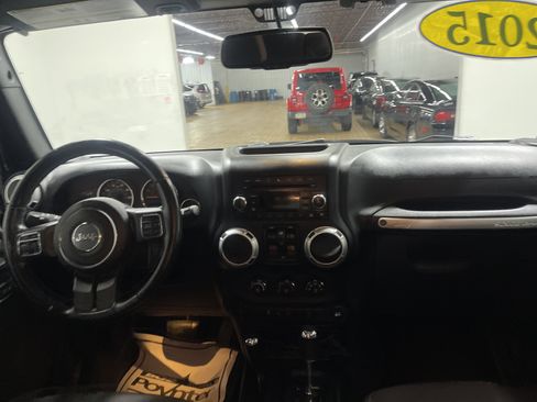 Used 2015 Jeep Wrangler Unlimited Sahara w/ Connectivity Group image 23