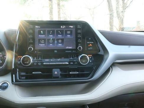 Used 2020 Toyota Highlander Limited image 23
