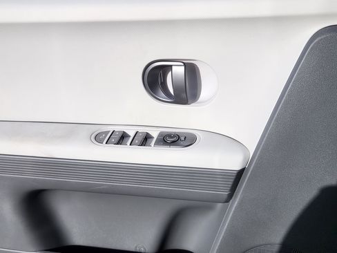 New 2026 Hyundai Ioniq 5 SEL image 7