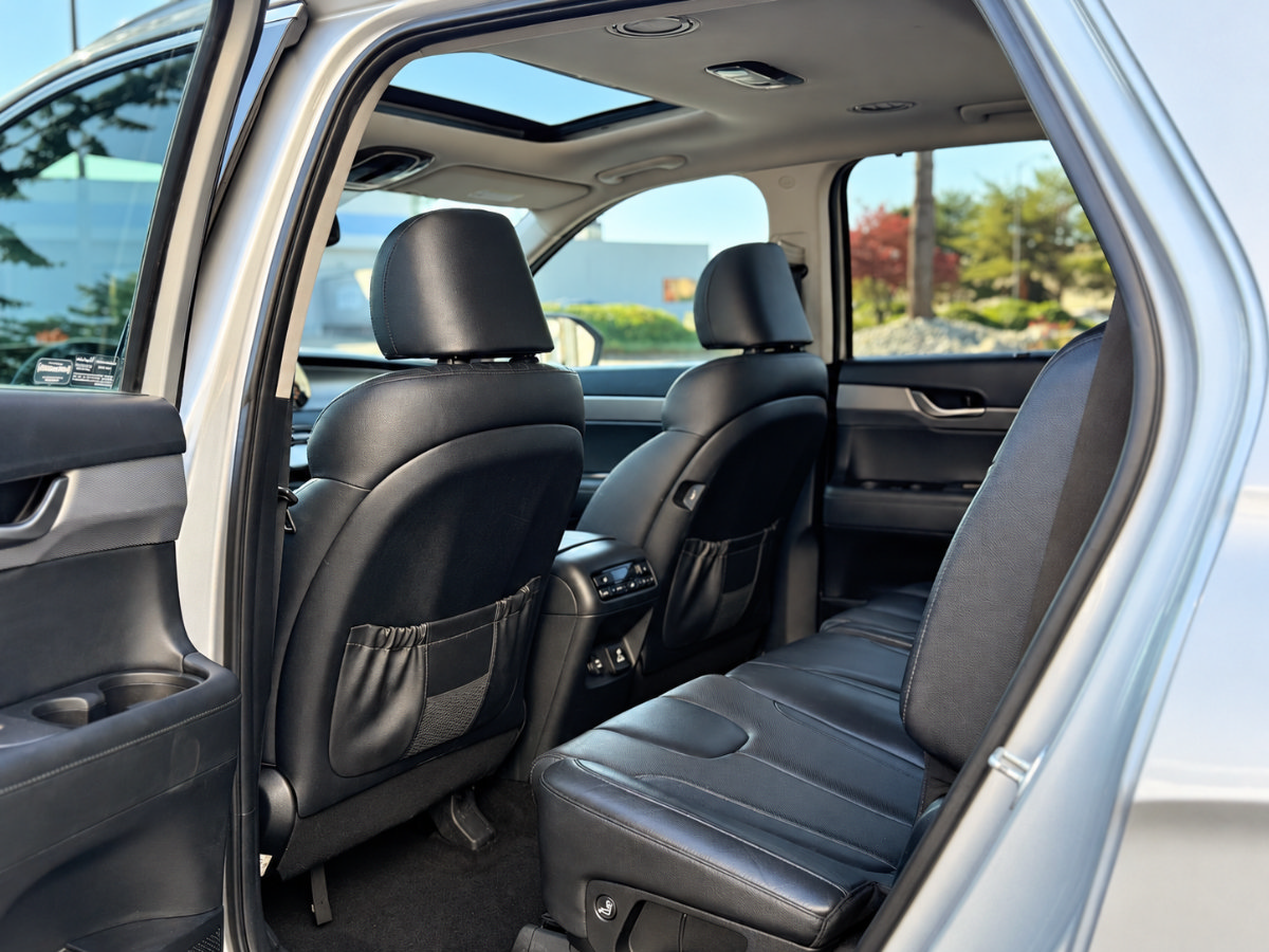 Used 2022 Hyundai Palisade SEL w/ 8P Bench Seat Package FWD image 16