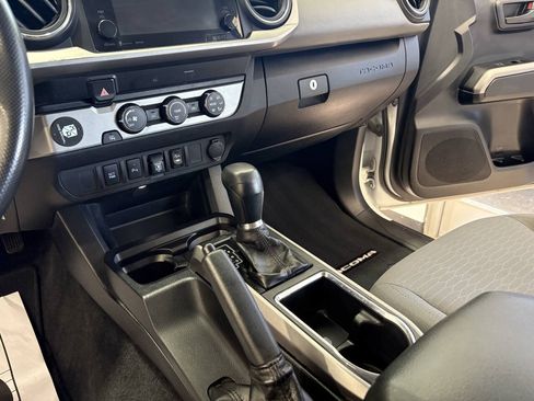 Used 2019 Toyota Tacoma SR5 RWD image 15