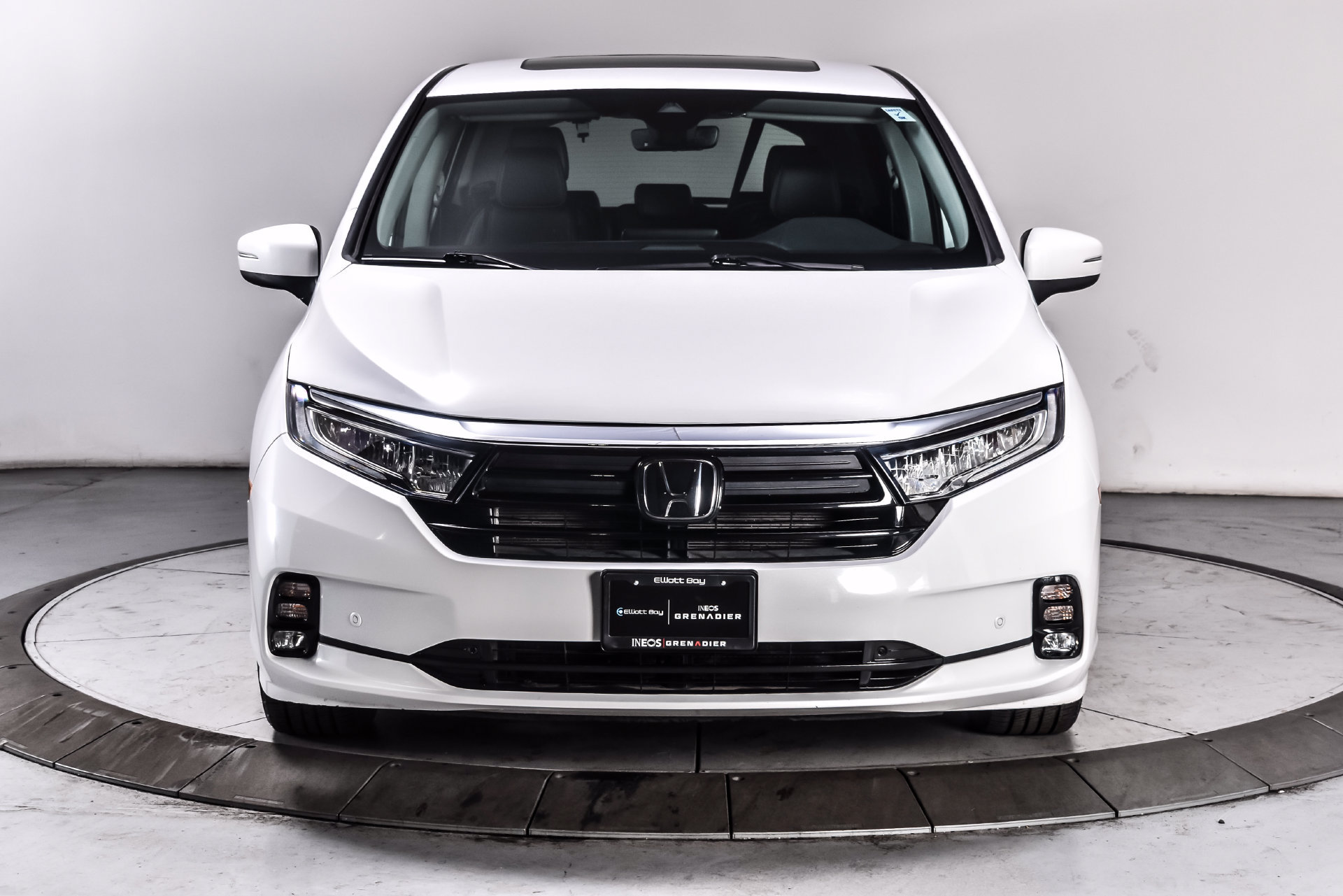 Used 2024 Honda Odyssey Touring image 2