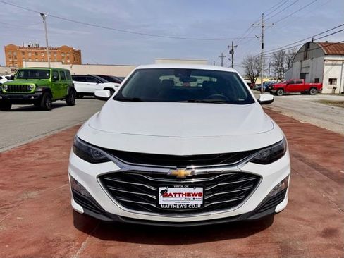 Used 2023 Chevrolet Malibu LT image 2